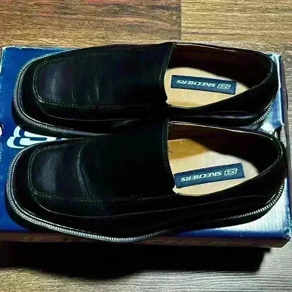 Skechers Mens Loafers Black Leather Apron Square Toe Slip On Shoes Size 8 - Picture 3 of 4